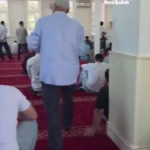 برای دیدن کودکان را با توزیع پول به دعا و پیوستن به مسجد تشویق کنید