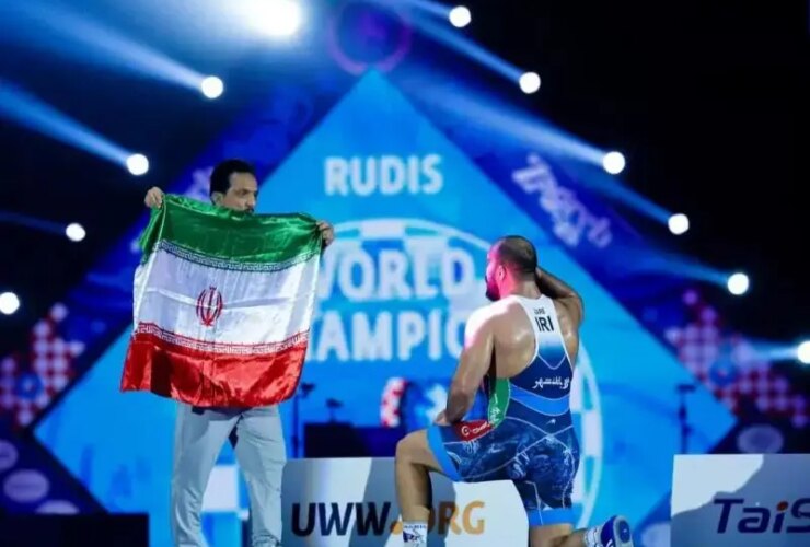 بعد از 2 سال ؛ تیم کشتی رایگان ایران در مسابقات قهرمانی جهان پیروز شد 9 بعد از 2 سال ؛ تیم کشتی رایگان ایران در مسابقات قهرمانی جهان پیروز شد