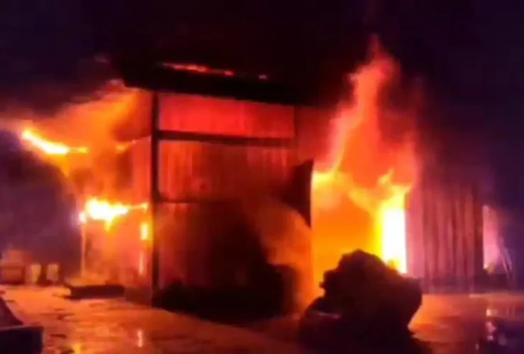 تب فروشگاه چرم و کفش در شهر صنعتی Kalat