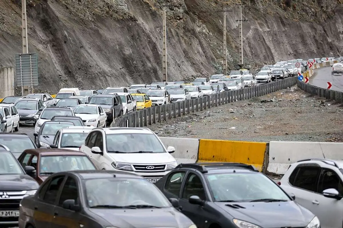 ترافیک شدید در جاده های گیلان ؛ دم 2 کیلومتری روی سقف 4 ترافیک شدید در جاده های گیلان ؛ دم 2 کیلومتری روی سقف