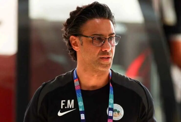 تیم امارات مدتهاست که وجود نداشته است. صندلی فرهاد روی 22 تیم امارات مدتهاست که وجود نداشته است. صندلی فرهاد روی