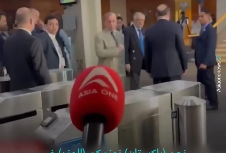 خط شهباز شریف برای خبرنگار هندی