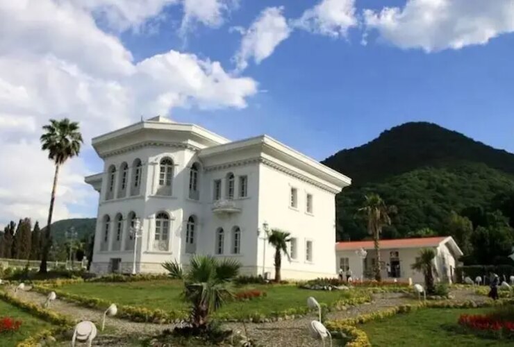 درگیری در کاخ مرمر رامسر از روسری/ فرماندار عذرخواهی کرد 36 درگیری در کاخ مرمر رامسر از روسری/ فرماندار عذرخواهی کرد