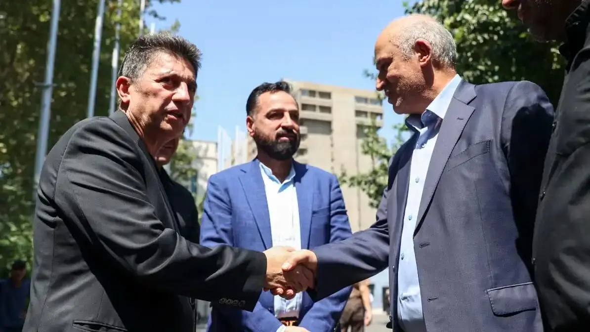 رئیس یا سرور ؛ مهدی تاج هیچ چیز نیست