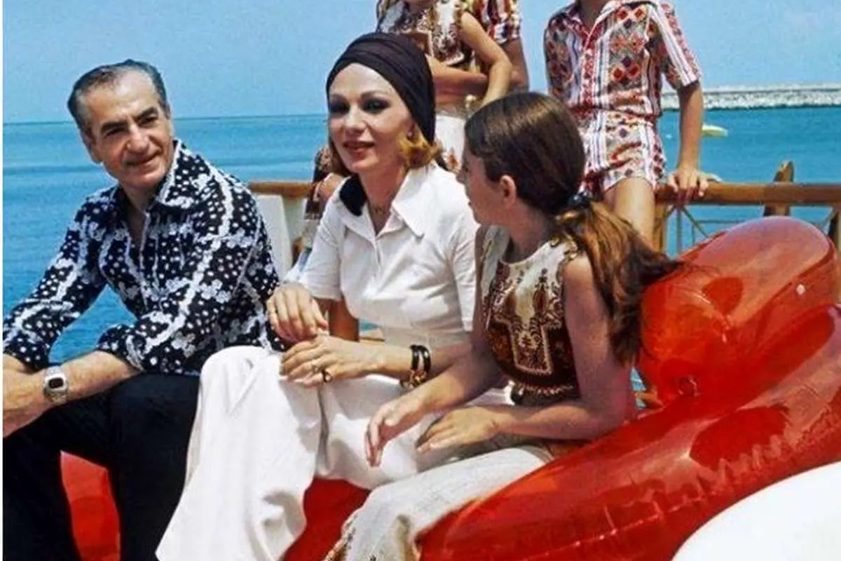 سفر محمد رضا پهلوی و فراه دیبا به تایلند