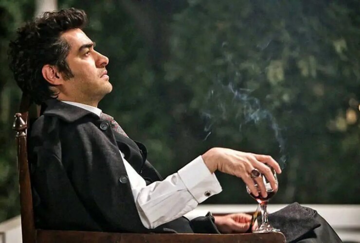 سندرم تکرار شده سندرم ؛ هر بحران ، یک میز مشروبات الکلی و دود در سینمای خانگی!