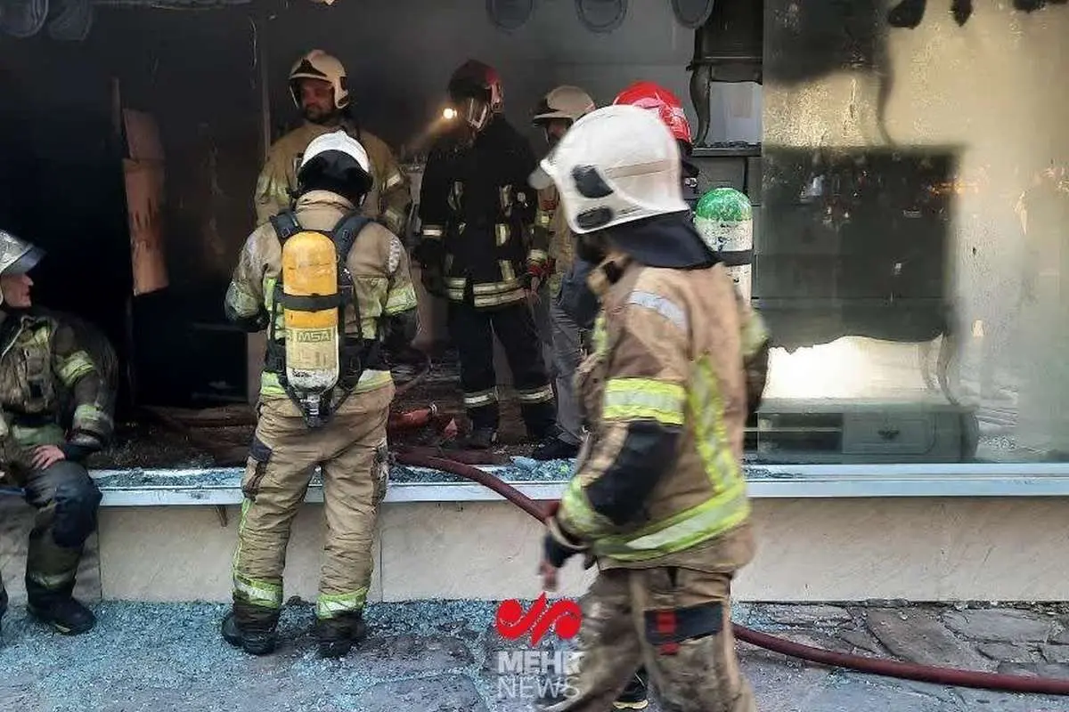 شاهد آتش نشان در هنگام آتش سوزی 4 شاهد آتش نشان در هنگام آتش سوزی