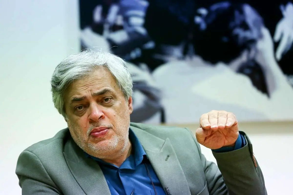 طنز مهاجرت به افراط گرایان: پا را به فرش گسترش دهید