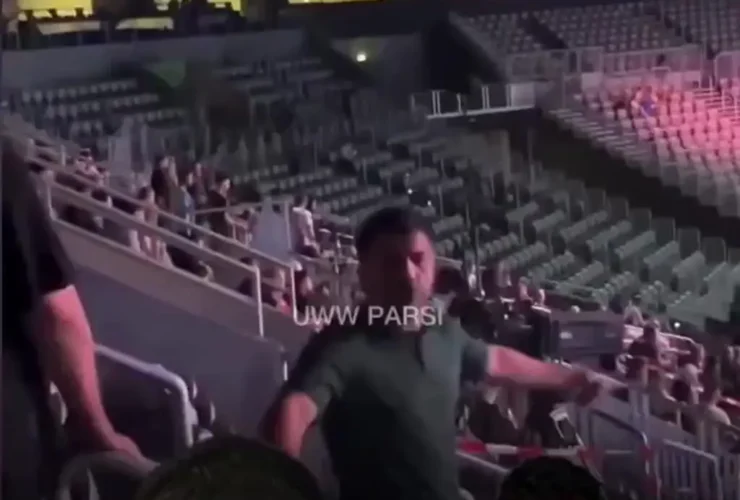 منشی که به داوران اعتراض کرد: مانی پروژیم؟ پروانه 9 منشی که به داوران اعتراض کرد: مانی پروژیم؟ پروانه