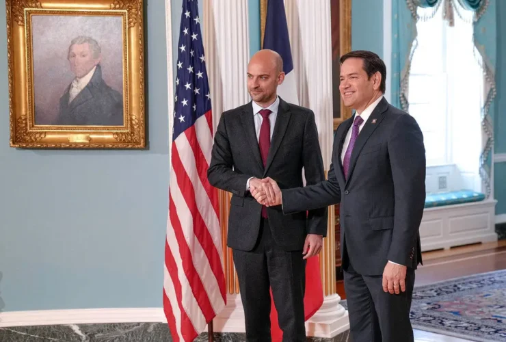 وزرای امور خارجه ایالات متحده و فرانسه در مورد ایران صحبت می کنند 13 وزرای امور خارجه ایالات متحده و فرانسه در مورد ایران صحبت می کنند