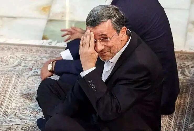 چاه احمدی نژاد/ سنگی بود که تا به امروز اقتصاد و سیاست را به دست گرفته است.
