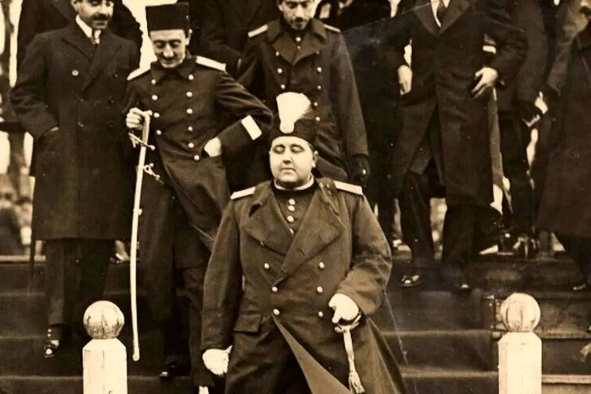 چهره و نماد احمد شاه در تقویم ایران در دوره قوجار 4 چهره و نماد احمد شاه در تقویم ایران در دوره قوجار