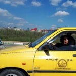 چگونه چرخ تاکسی زن باز می گردد؟