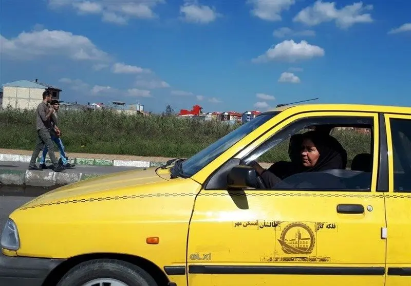 چگونه چرخ تاکسی زن باز می گردد؟