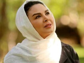 کودکی Shohh Soltani تصویری از تمبر مادرش است