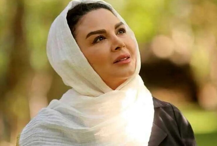 کودکی Shohh Soltani تصویری از تمبر مادرش است