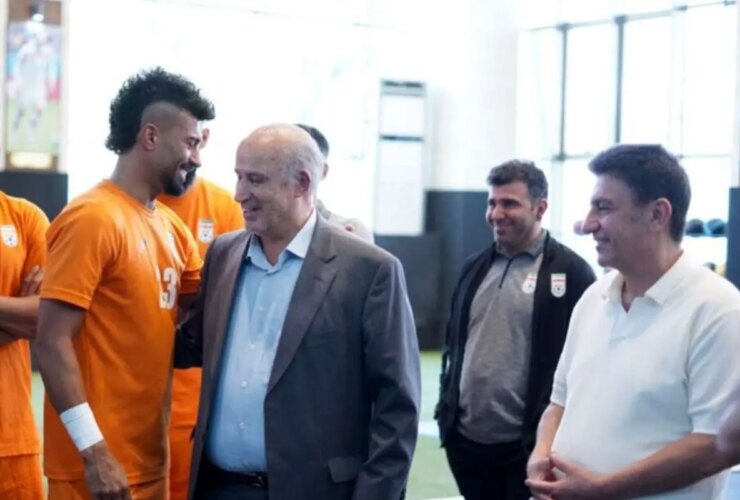 مدیریت ترامپ ویزا نداد. ورود قلعه و تاج از ایالات متحده ممنوع شد! 12 مدیریت ترامپ ویزا نداد. ورود قلعه و تاج از ایالات متحده ممنوع شد!