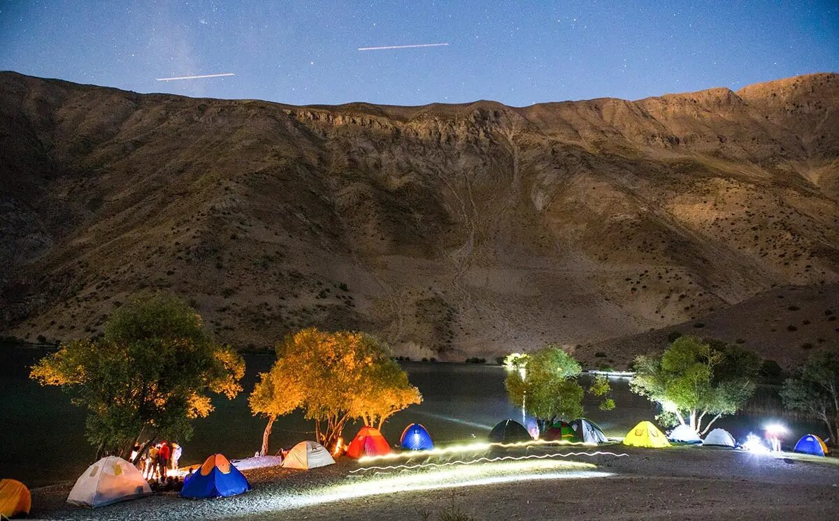 اردوگاه پاییز زیر آسمان
