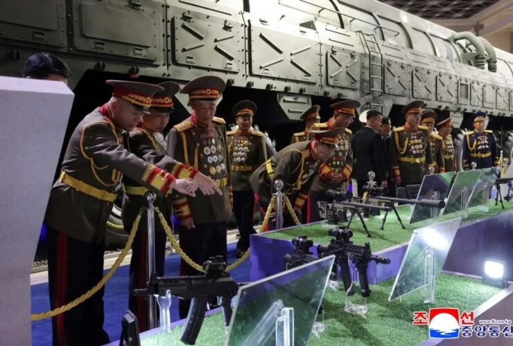 تصاویر افتتاح نمایشگاه دفاع کره شمالی با کیم 20 تصاویر افتتاح نمایشگاه دفاع کره شمالی با کیم