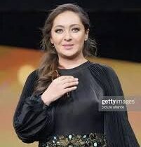 آیا همسرم می خواهد با سبک پوشش جدید خود به خارج از ایران ادامه دهد؟