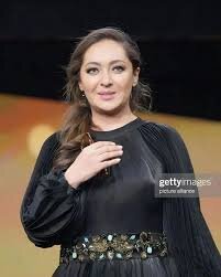 آیا همسرم می خواهد با سبک پوشش جدید خود به خارج از ایران ادامه دهد؟
