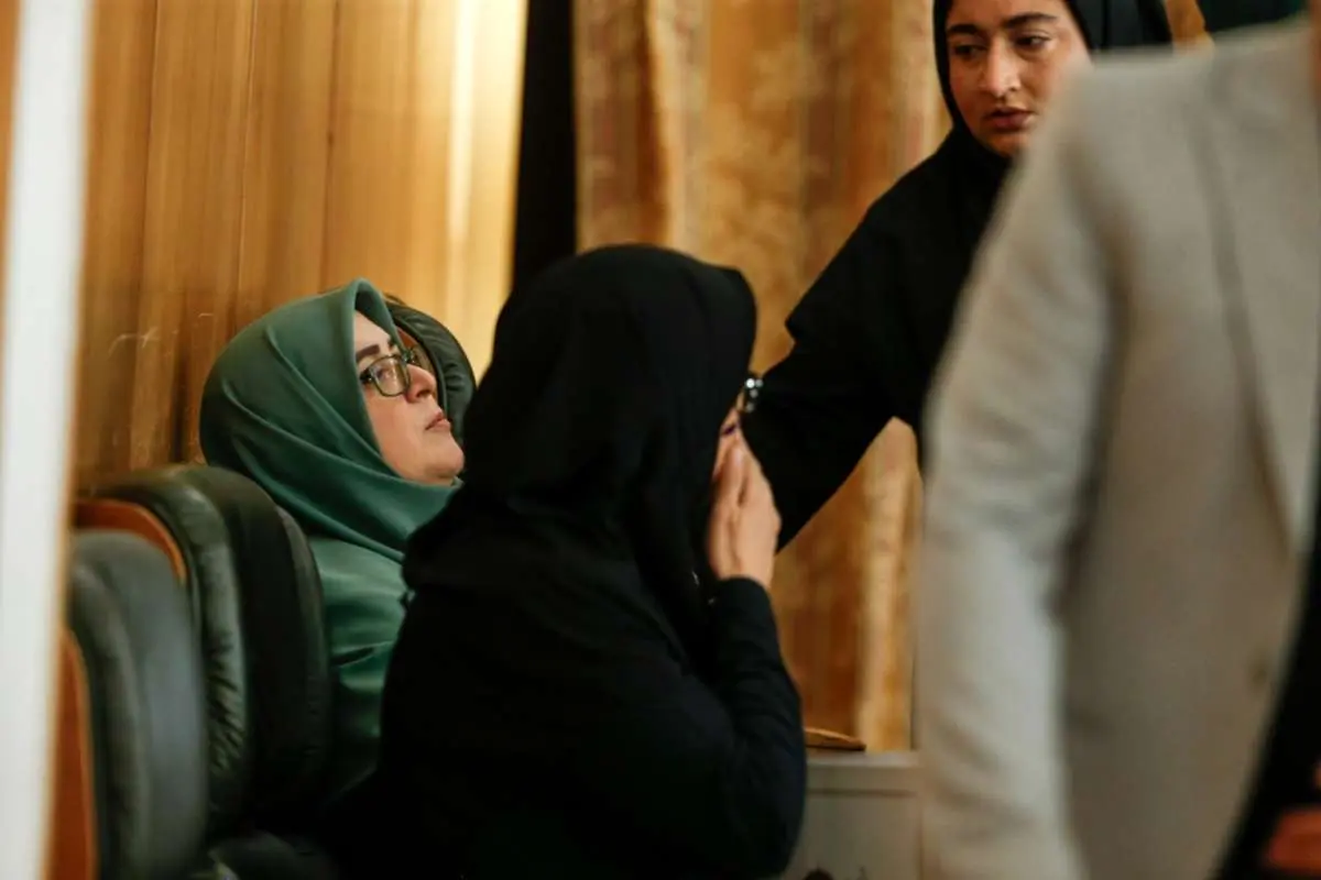 تصاویر حاشیه های کنفرانس مطبوعاتی فاطمه موهجارانی