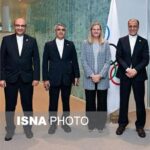 امضای زهره کیانی بر روی دیوار المپیک