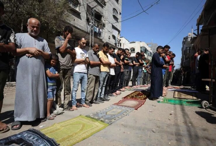 تصاویر اولین نماز جمعه پس از آتش بس در غزه انجام شد 17 تصاویر اولین نماز جمعه پس از آتش بس در غزه انجام شد