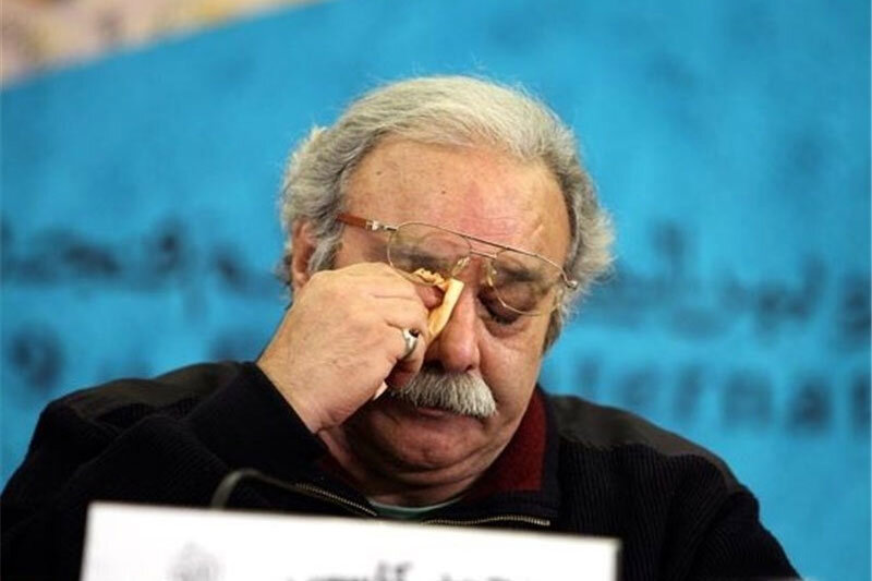 محمد کسبی گفت: "چه اتفاقی افتاد ، آقا؟ چشمان شما اکنون در اشک است. چه چیزی را به خاطر می آورید؟" پاسخ زنده به سوال