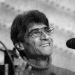 nasir -e -taha'i ؛ مردی که دوست دارد مسابقه Persepolis و استقلال در مقابل صنعت را تماشا کند
