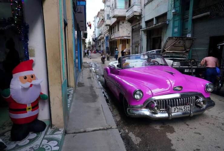 تصاویر; درخشش ماشین های قدیمی آمریکایی در خیابان های هاوانا