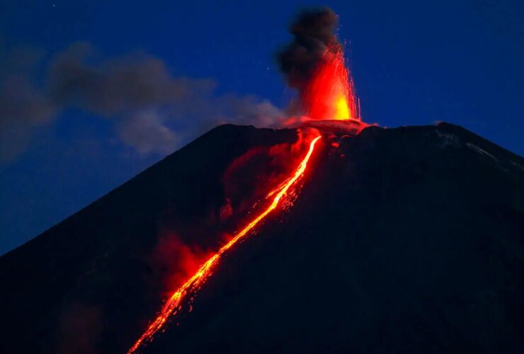 غرش خیره کننده آتشفشان در هاوایی