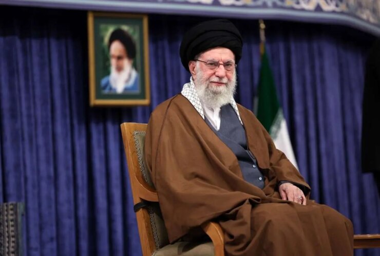 رهبر انقلاب خطاب به رئیس جمهور آمریکا: اصلاً شما چه کار می کنید؟!