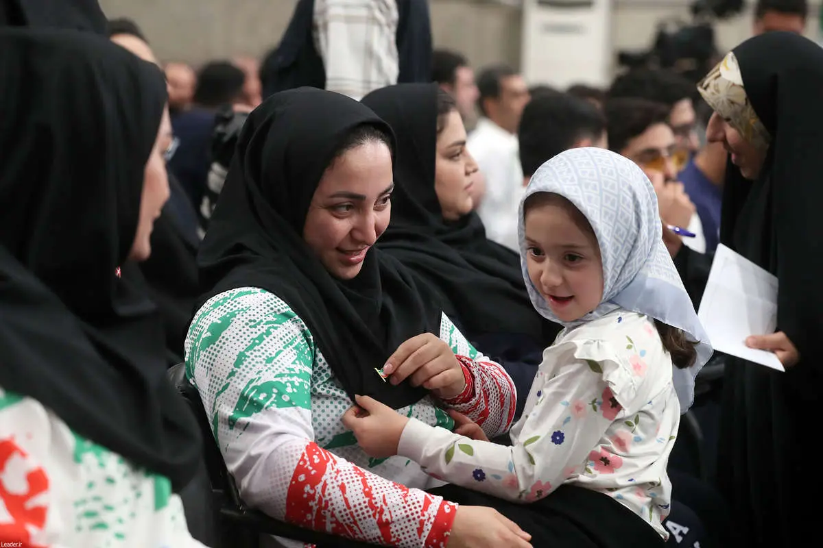 تصاویر; متن و حواشی دیدار قهرمانان ورزشی و مدال آوران علم المپیک با رهبر انقلاب