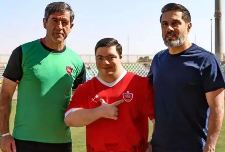 کودک مبتلا به سندرم داون میهمان تمرین پرسپولیس است