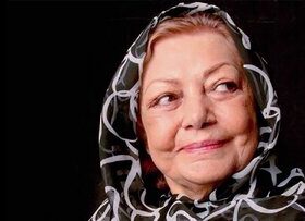 عکس عکس جالب حمیده خیرآبادی در کنار جمشید مشایخی و مهران مدیری که در سال 1358 گرفته شده است.