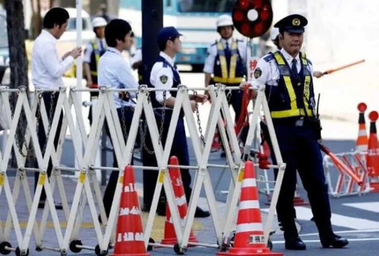 تیراندازی در نزدیکی سفارت آمریکا در توکیو؛ یک افسر پلیس مجروح شد 17 تیراندازی در نزدیکی سفارت آمریکا در توکیو؛ یک افسر پلیس مجروح شد