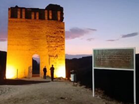 نورپردازی جالب قلعه ضحاک / عکس 9 نورپردازی جالب قلعه ضحاک / عکس