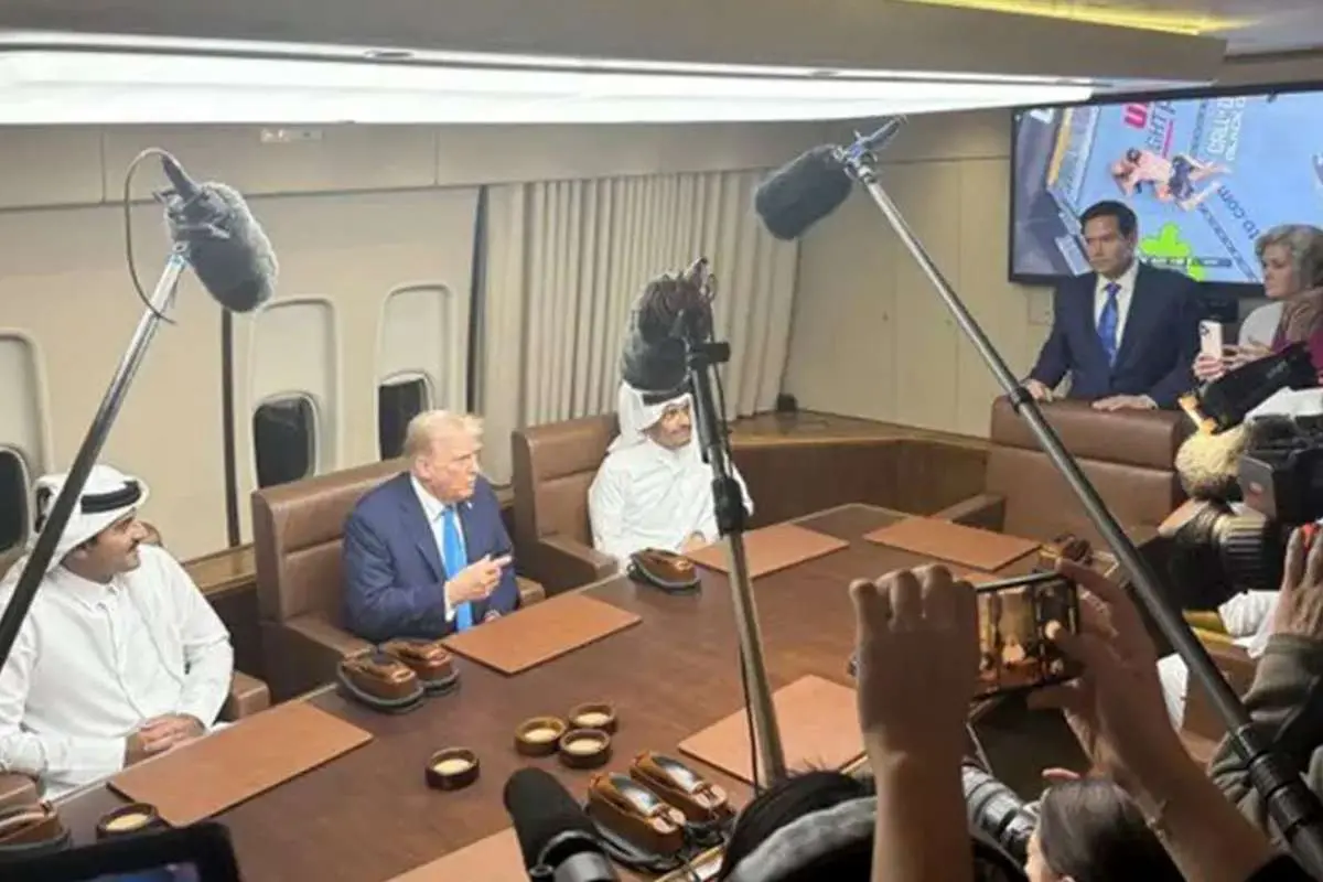 دیدار ترامپ و امیر قطر در ایر فورس وان 1 دیدار ترامپ و امیر قطر در ایر فورس وان