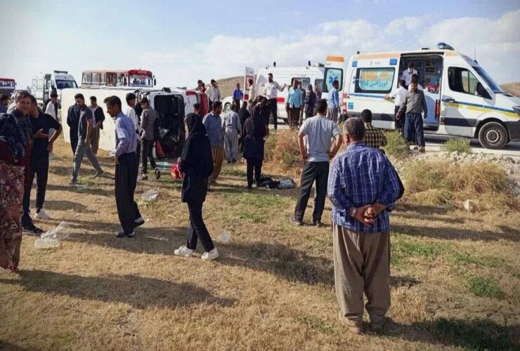 واژگونی مینی‌بوس حامل دانش‌آموزان: ۱۳ نفر مجروح شدند