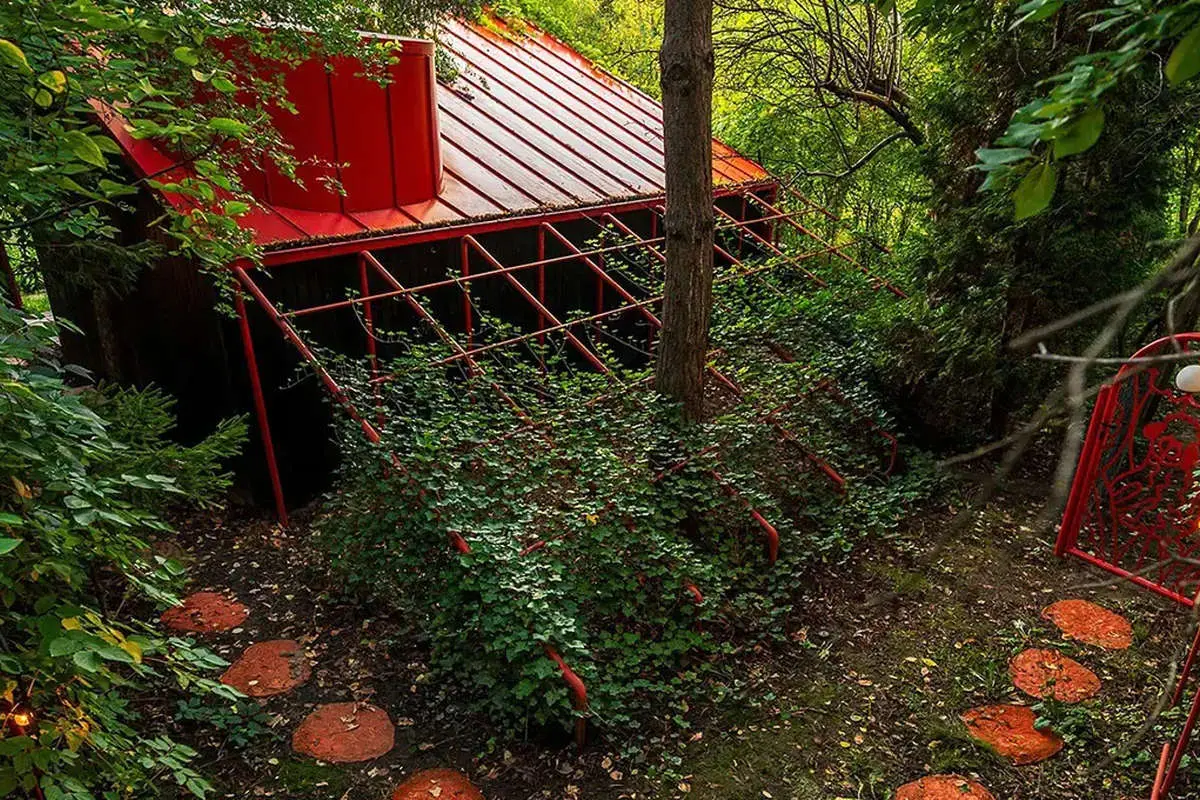 جادوی معماری؛ رنگ، چوب و فلز در قلب ورشو 1 جادوی معماری؛ رنگ، چوب و فلز در قلب ورشو