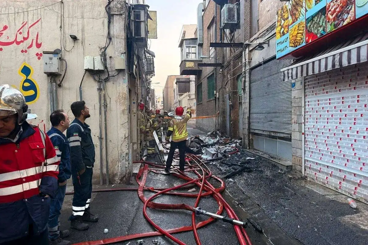 آتش سوزی در یک منزل مسکونی در ورامین; 10 نفر مجروح شدند 1 آتش سوزی در یک منزل مسکونی در ورامین; 10 نفر مجروح شدند