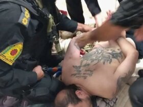 اراذل و اوباش پارک ارم دستگیر شدند. نکته پایانی در فرار جمعیت که شروع به درگیری خونین کرد 8 اراذل و اوباش پارک ارم دستگیر شدند. نکته پایانی در فرار جمعیت که شروع به درگیری خونین کرد