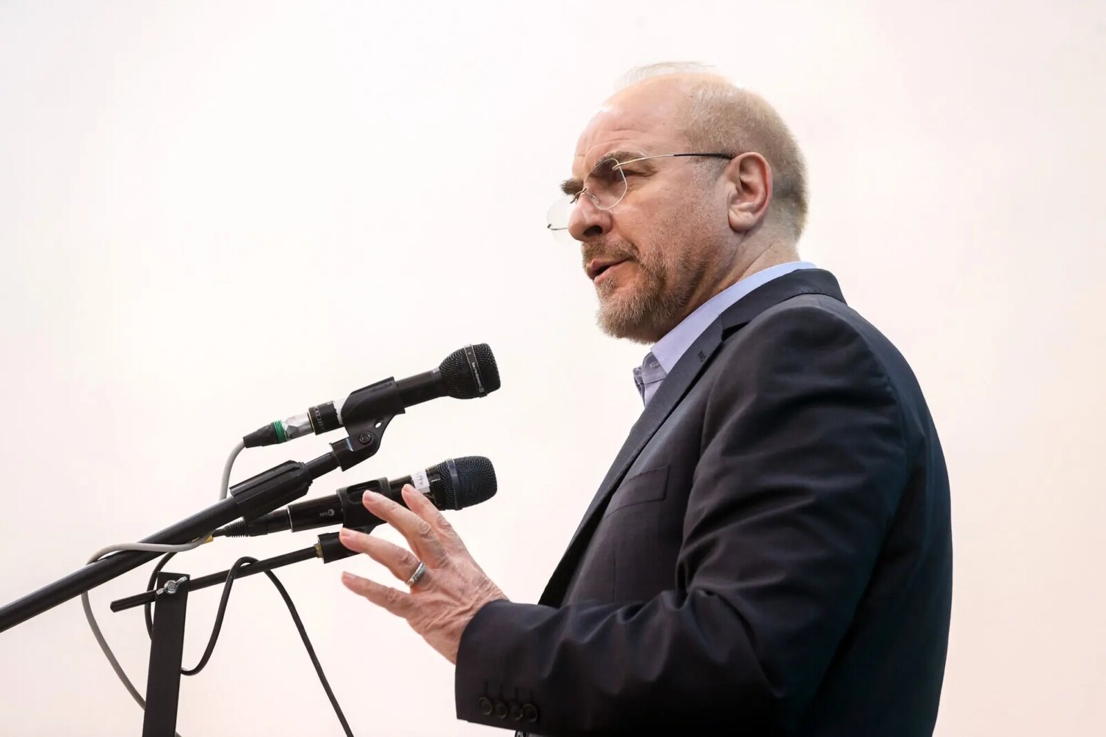 GHALIBAF: شرایط دشوار اقتصادی غیرقابل قبول است/ یک موشک برای برخورد حیاتی ترین مرکز اسرائیل کافی است