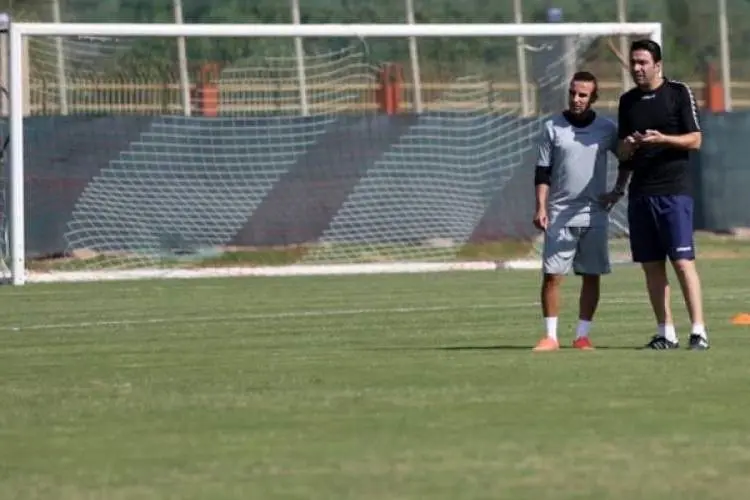 Javad Nekounam به Persepolis Defender Heavy Irony