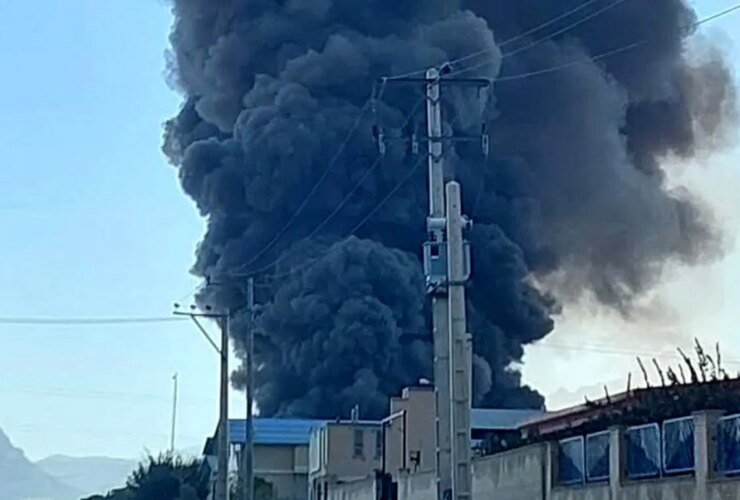 آتش سوزی در کارخانه مواد Mahdishahr 29 آتش سوزی در کارخانه مواد Mahdishahr