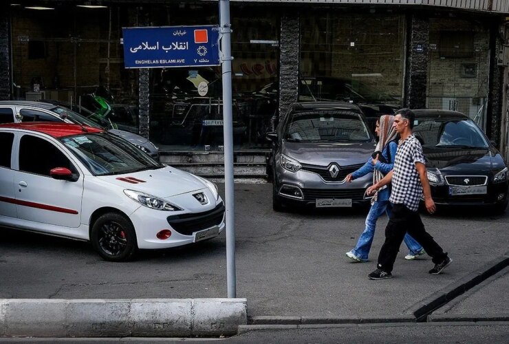 اثری از دلار در بازار ؛ 600 میلیون آیفون به 300 میلیون