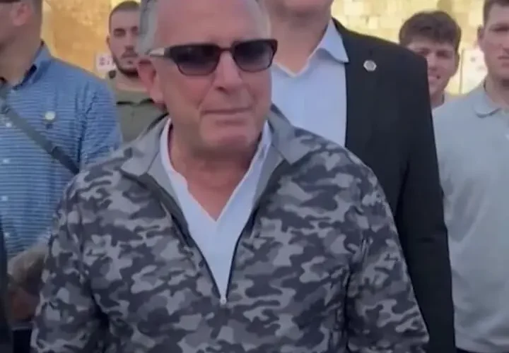 از دیوار Nedaba ویتاکاف و داماد ترامپ بازدید کنید 15 از دیوار Nedaba ویتاکاف و داماد ترامپ بازدید کنید