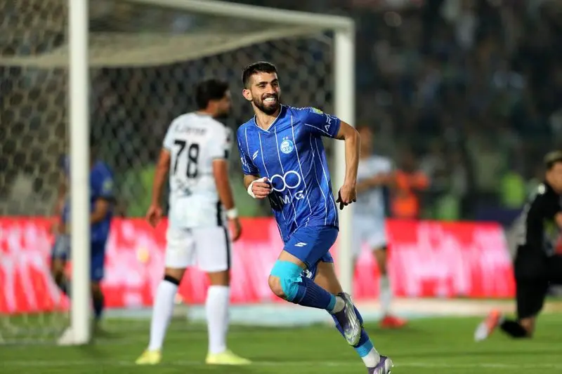 استقلال 3-1 مقابل آلومینیوم اراک به پیروزی رسید. رهبری با غریبه های غیرقابل توقف! 4 photo_۲۰۲۵-۱۰-۳۱_۱۸-۱۶-۳۴