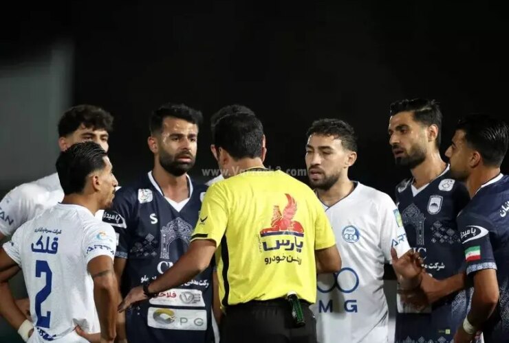 اعتراض خشونت آمیز چادلمو علیه بازی استقلال توسط اثبات 13 اعتراض خشونت آمیز چادلمو علیه بازی استقلال توسط اثبات